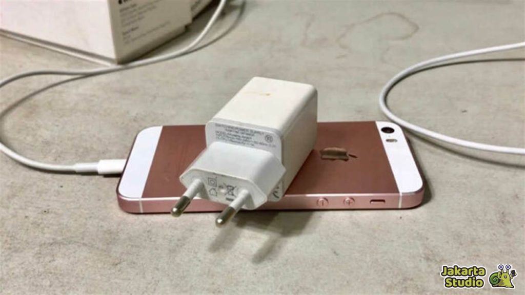 Apakah Charger iPhone 20 Watt Bikin Rusak 