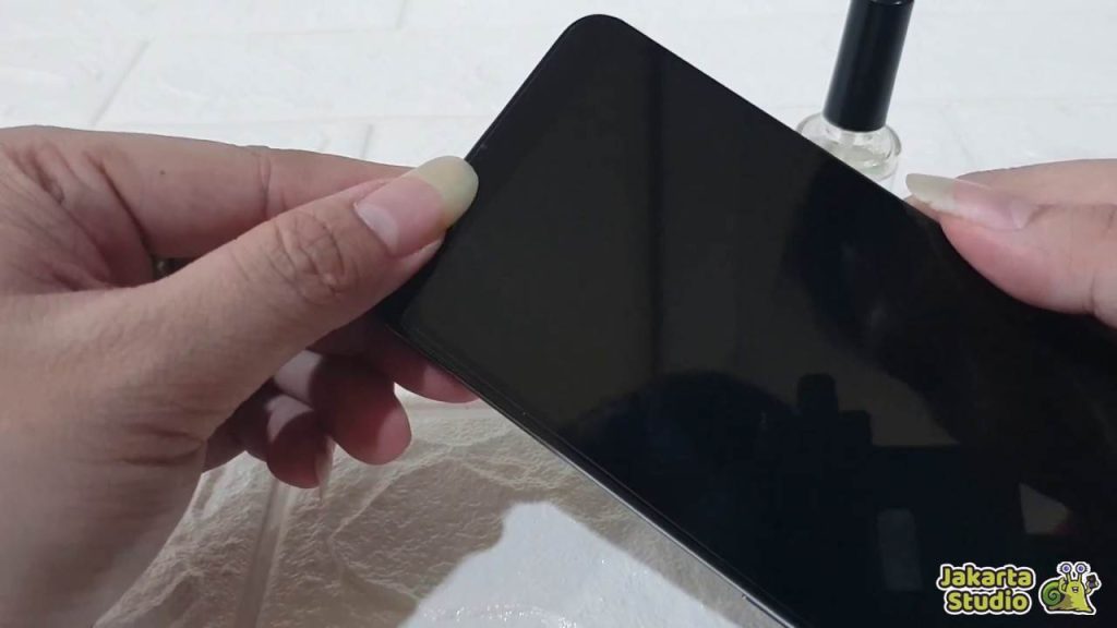 Cara Menghilangkan Gelembung Tempered Glass (