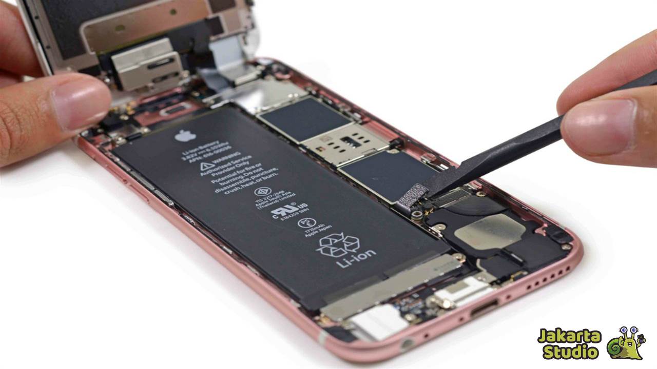 Berapa Biaya Ganti Baterai iPhone di Tempat Resmi?