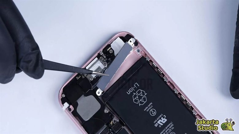 Berapa Biaya Ganti Baterai iPhone di Tempat Resmi?