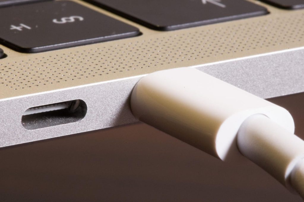Kebiasaan yang Merusak Macbook
