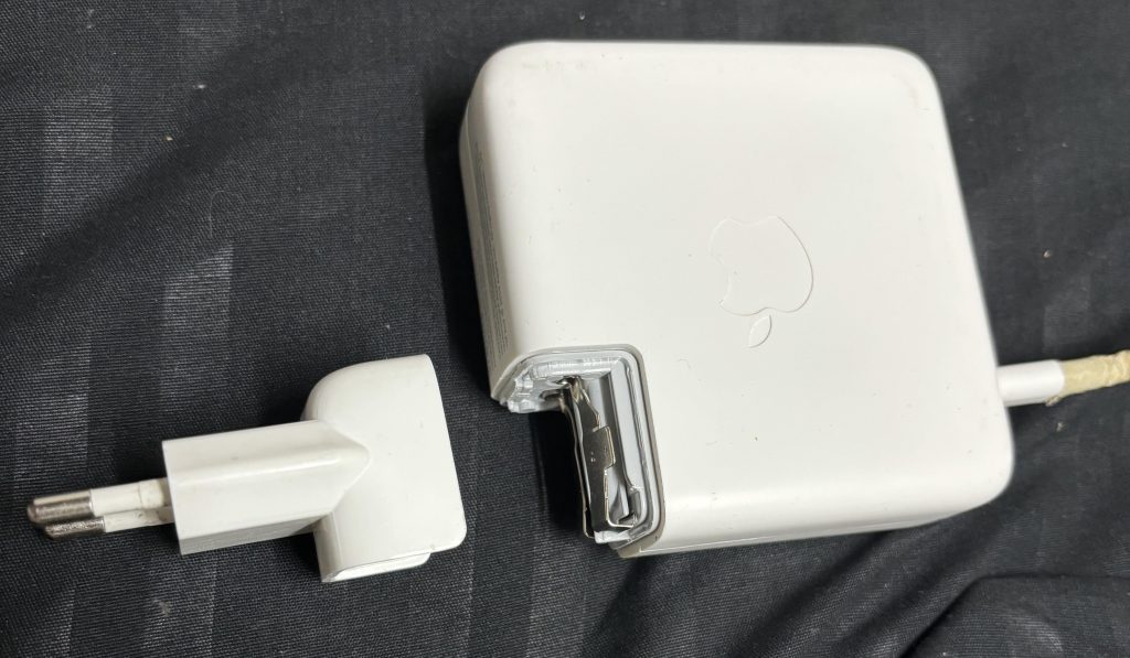 Kebiasaan yang Merusak Macbook