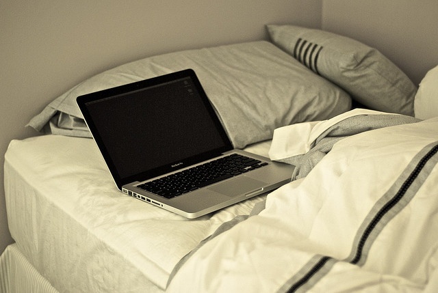 Kebiasaan yang Merusak Macbook
