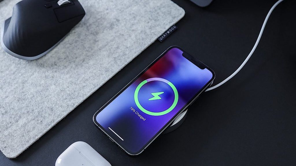 Mitos Seputar Charging iPhone
