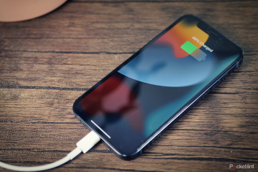 Mitos Seputar Charging iPhone