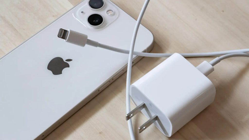 Mitos Seputar Charging iPhone