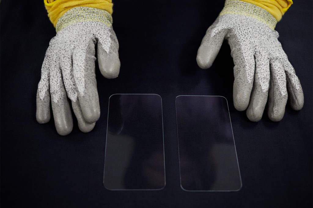 Perbandingan Gorilla Glass dan Ceramic Shield