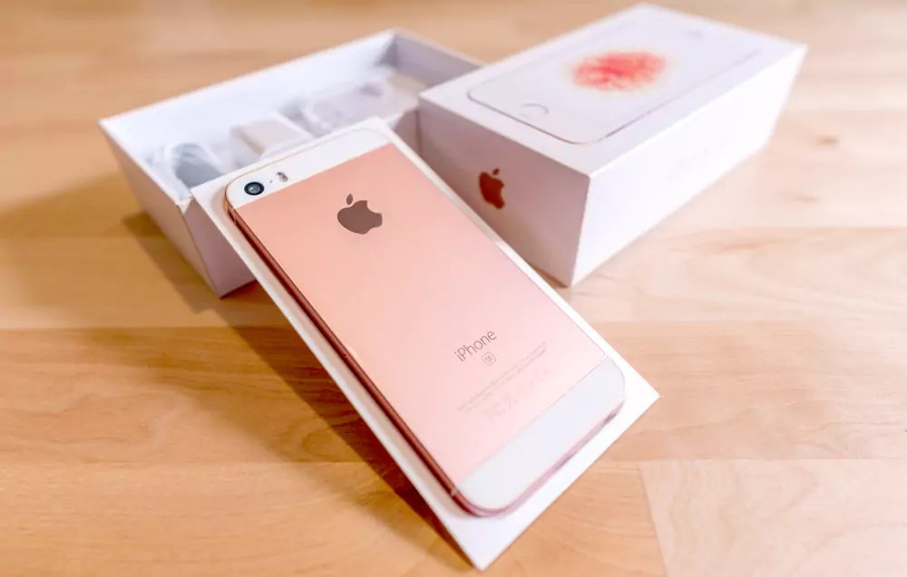 Perbandingan iPhone SE dan Reguler