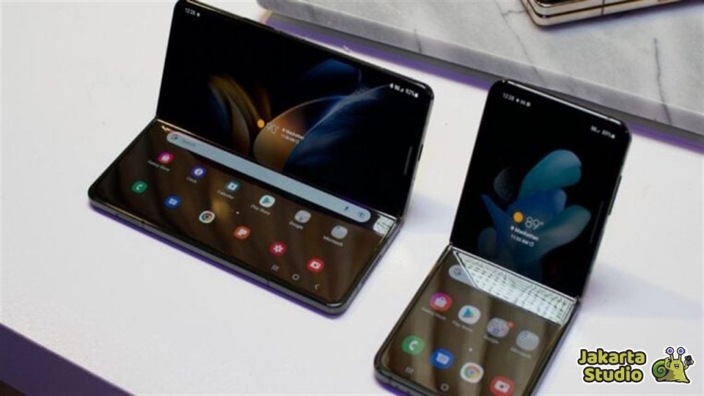 Perbedaan HP Flip dan Foldable