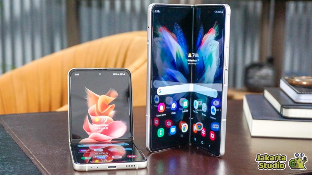 Perbedaan HP Flip dan Foldable