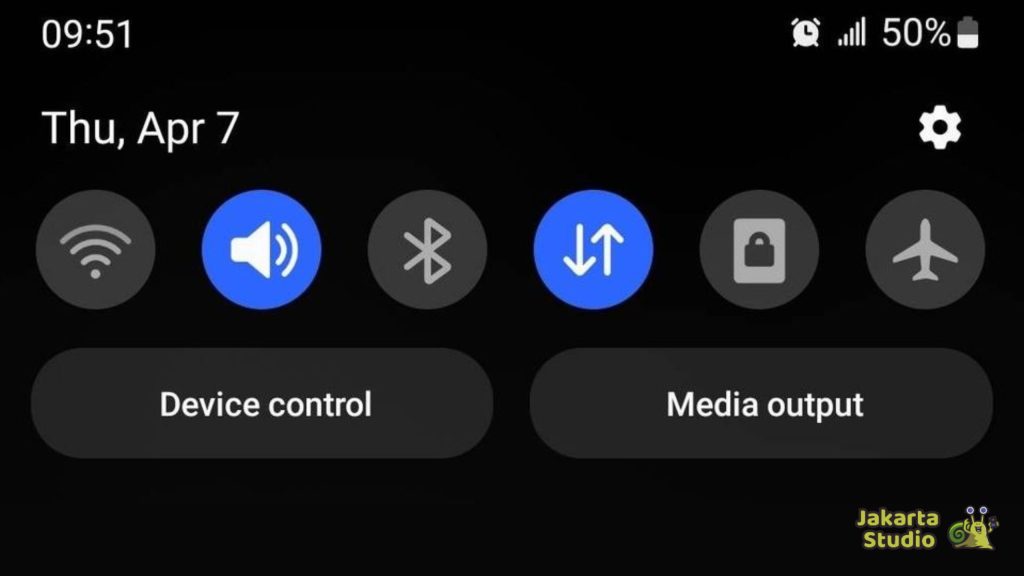 menonaktifkan koneksi data seluler atau WiFi