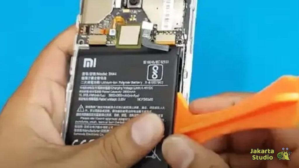 Apakah Ganti Baterai HP Bisa Menghilangkan Data?