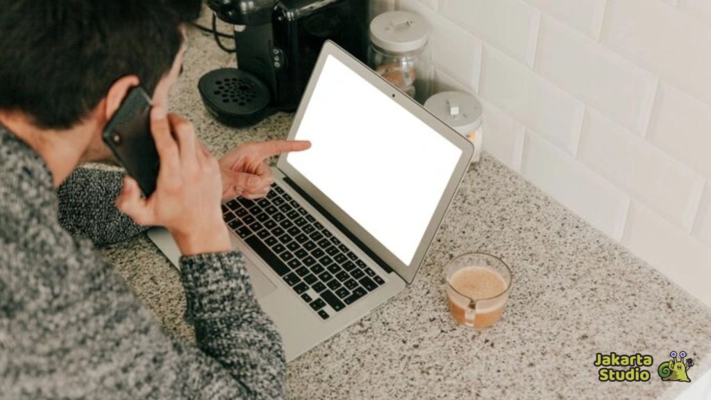 Cara Menurunkan Cahaya Laptop