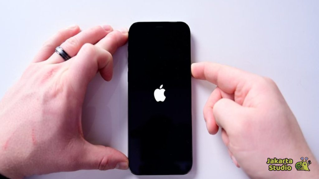 Cara Restart iPhone Tanpa Sentuh Layar