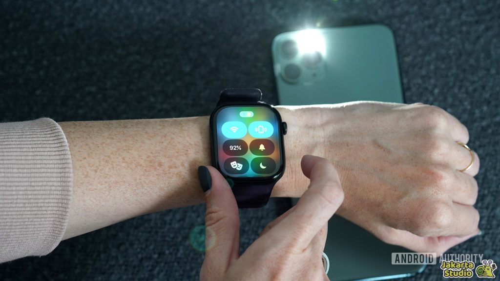 Cara Mencari iPhone Hilang Dengan Apple Watch