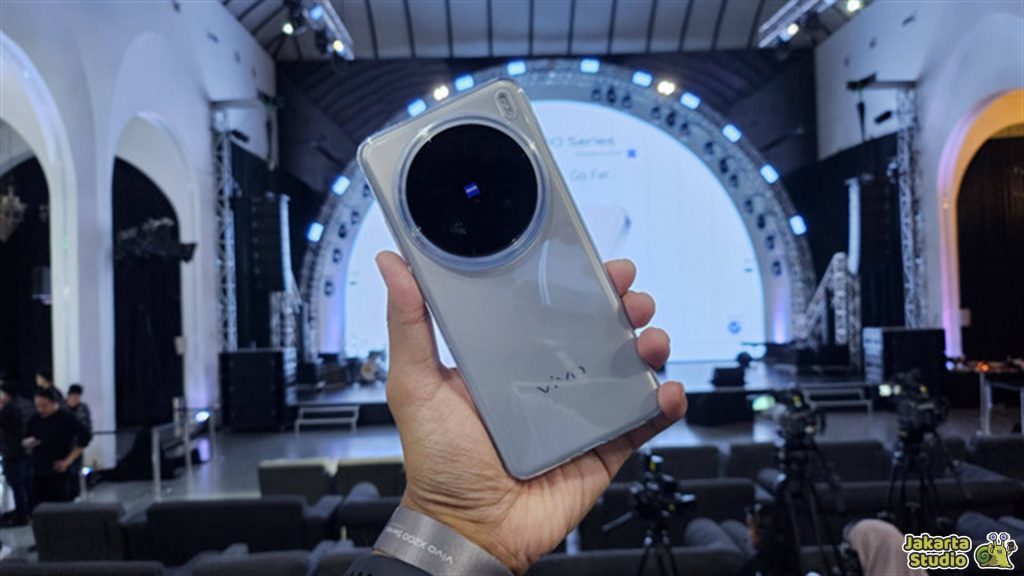 HP Vivo Dengan Lensa Telefoto