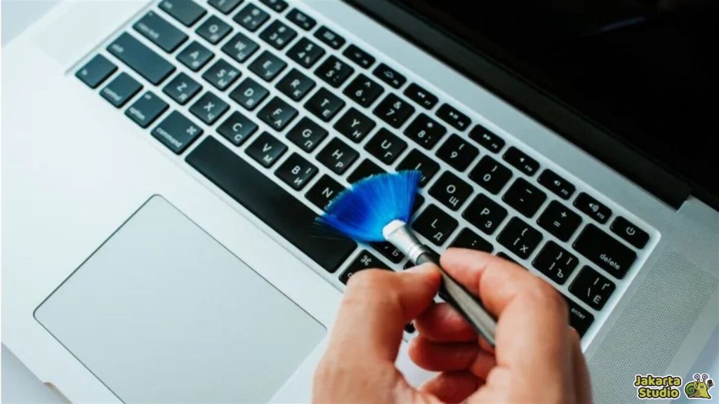 Cara Membersihkan Keyboard Laptop