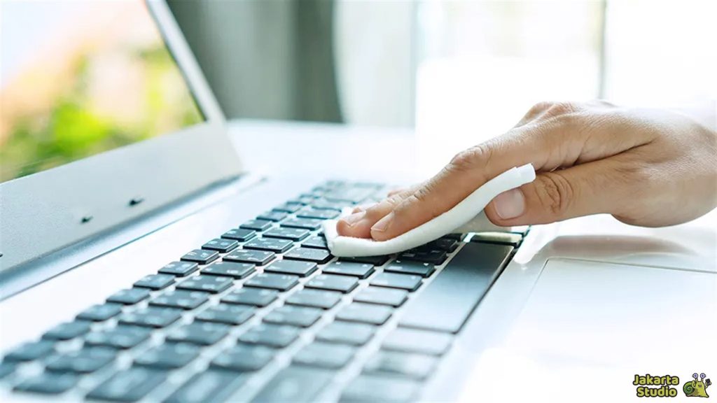 Cara Membersihkan Keyboard Laptop