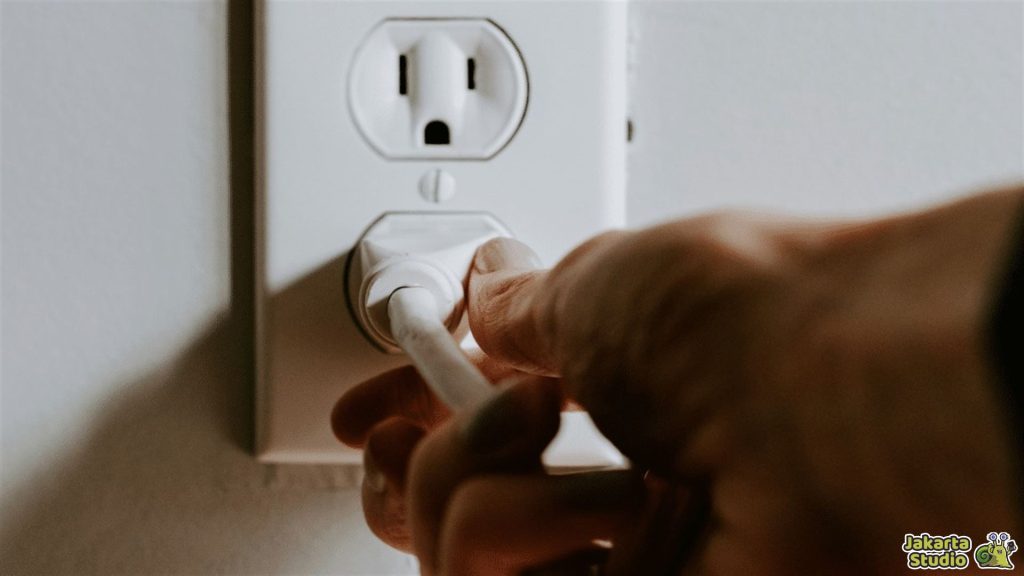 Risiko Charger Tak Pernah Dicabut