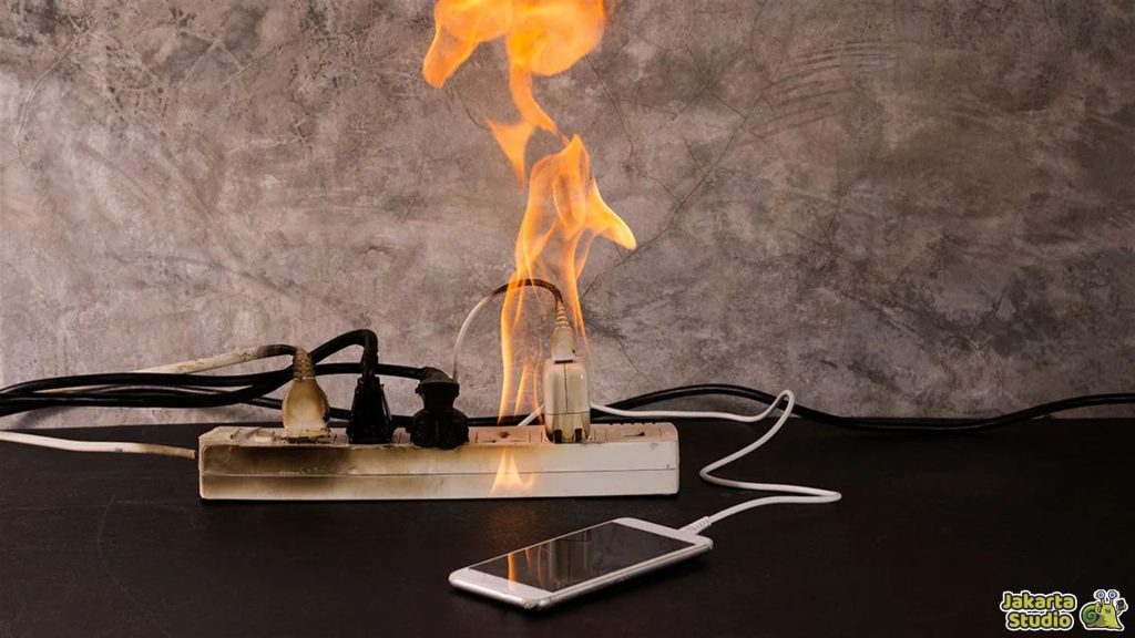 Risiko Charger Tak Pernah Dicabut