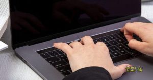 Penyebab dan Cara Mengatasi Keyboard Laptop Mengetik Sendiri, 100% Berhasil