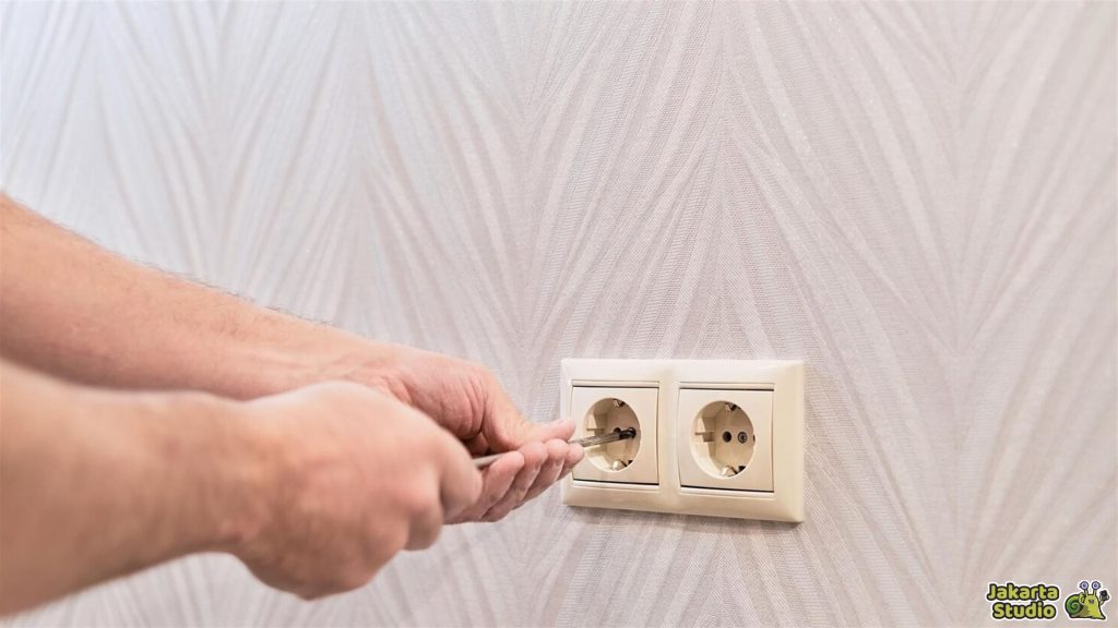 Elektronik Tak Boleh Colok Bareng