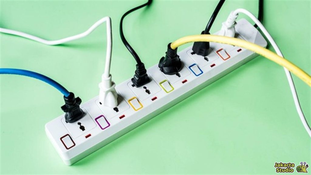 Elektronik Tak Boleh Colok Bareng