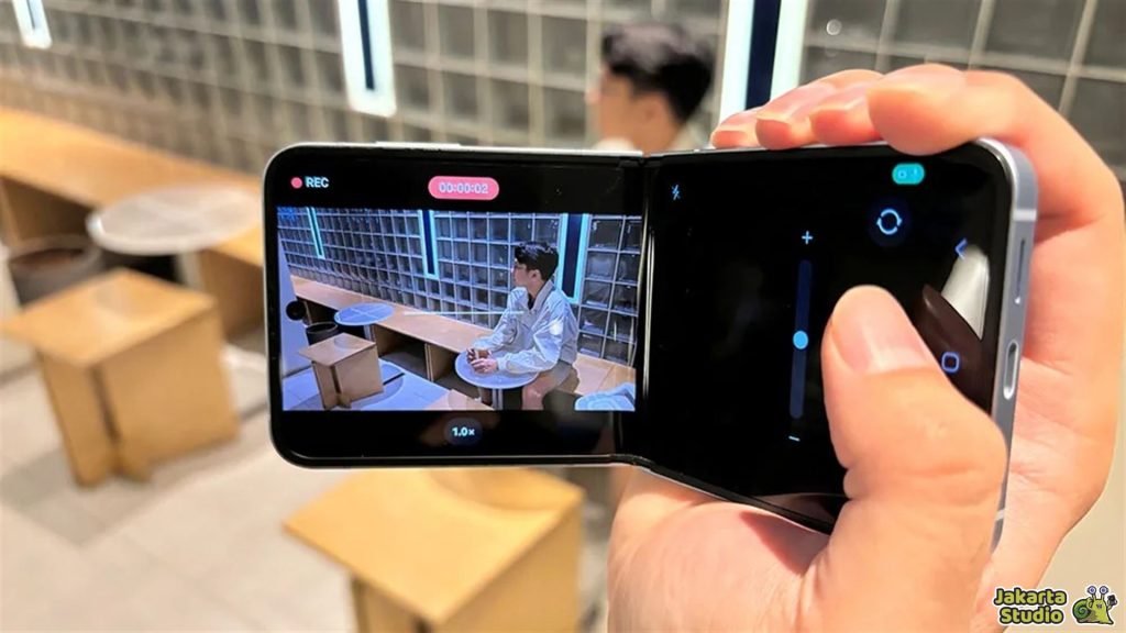 Fitur Kamera Eksklusif HP Lipat