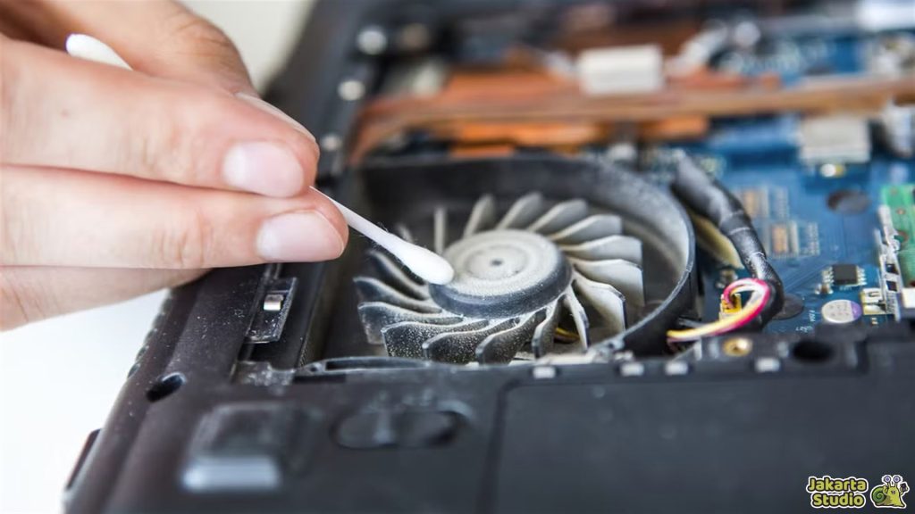 Kebiasaan Merusak Laptop