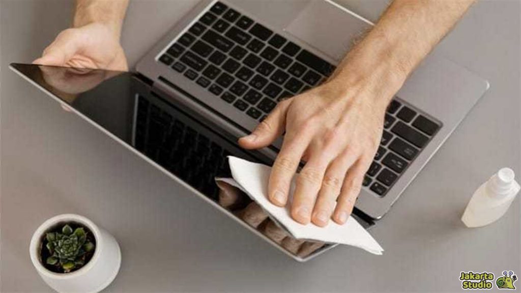 Kebiasaan Merusak Laptop