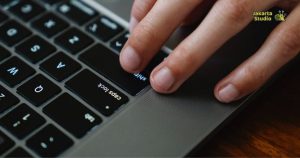 Penyebab Keyboard Laptop Mengetik Sendiri